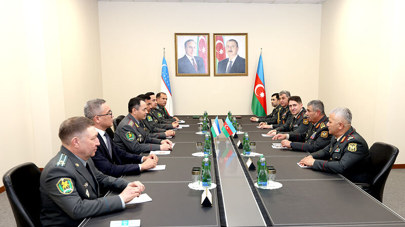 Firmado el plan de «Cooperación Militar Bilateral» entre los Ministerios de Defensa de Azerbaiyán y Uzbekistán