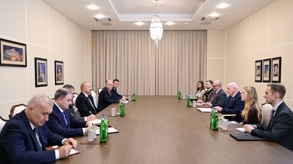 El presidente Ilham Aliyev recibe al Secretario de Estado de Defensa del Reino Unido