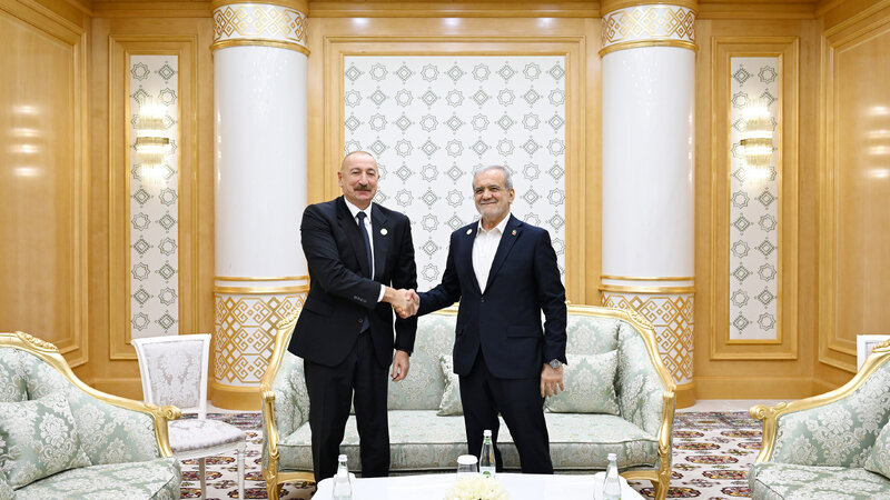 Reunión del Presidente Ilham Aliyev con el Presidente de Irán en Turkmenbashi – ACTUALIZADO