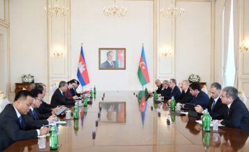 Reunión ampliada entre el Presidente Ilham Aliyev y el Primer Ministro de Camboya