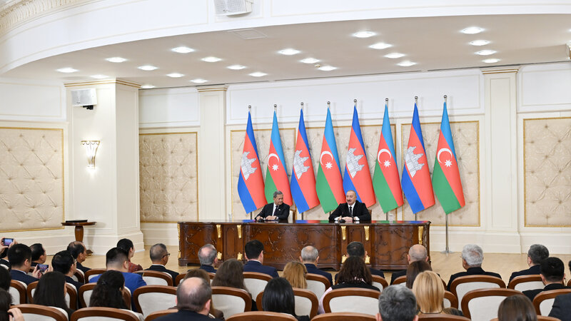 Ilham Aliyev y el Primer Ministro de Camboya se dirigen a la prensa con declaraciones