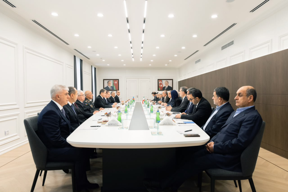Vilayet Eyvazov se reúne con su homólogo iraní