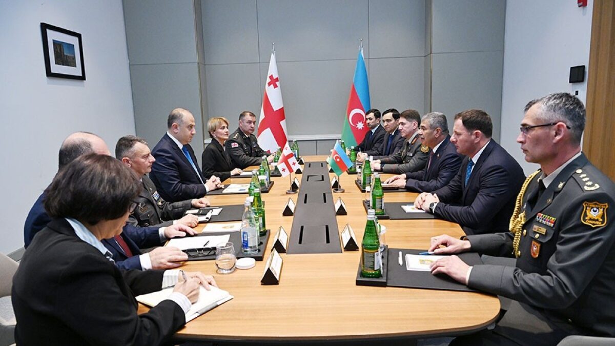 Cooperación militar entre Azerbaiyán y Georgia discutida en Shusha