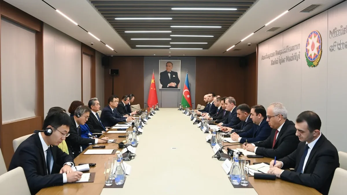 Jeyhun Bayramov se reúne con el Ministro de Asuntos Exteriores de China – ACTUALIZADO