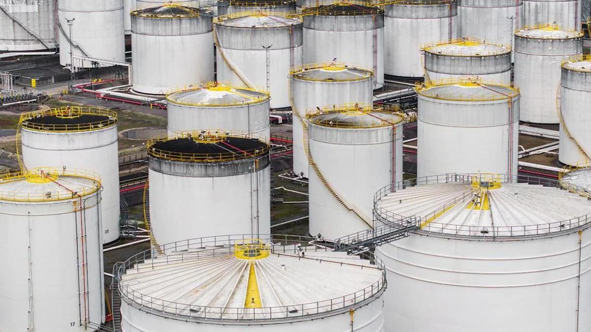 IEA: El volumen de las reservas de petróleo liberadas superará los 400 millones de barriles
