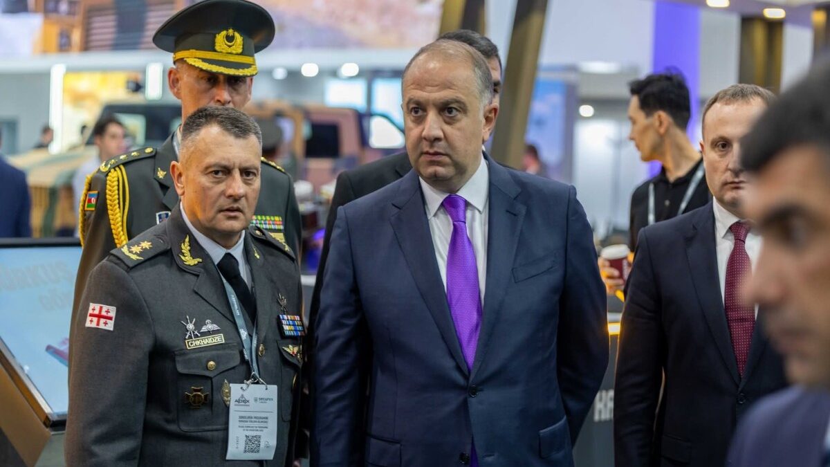 Ministro de Defensa de Georgia visita Azerbaiyán