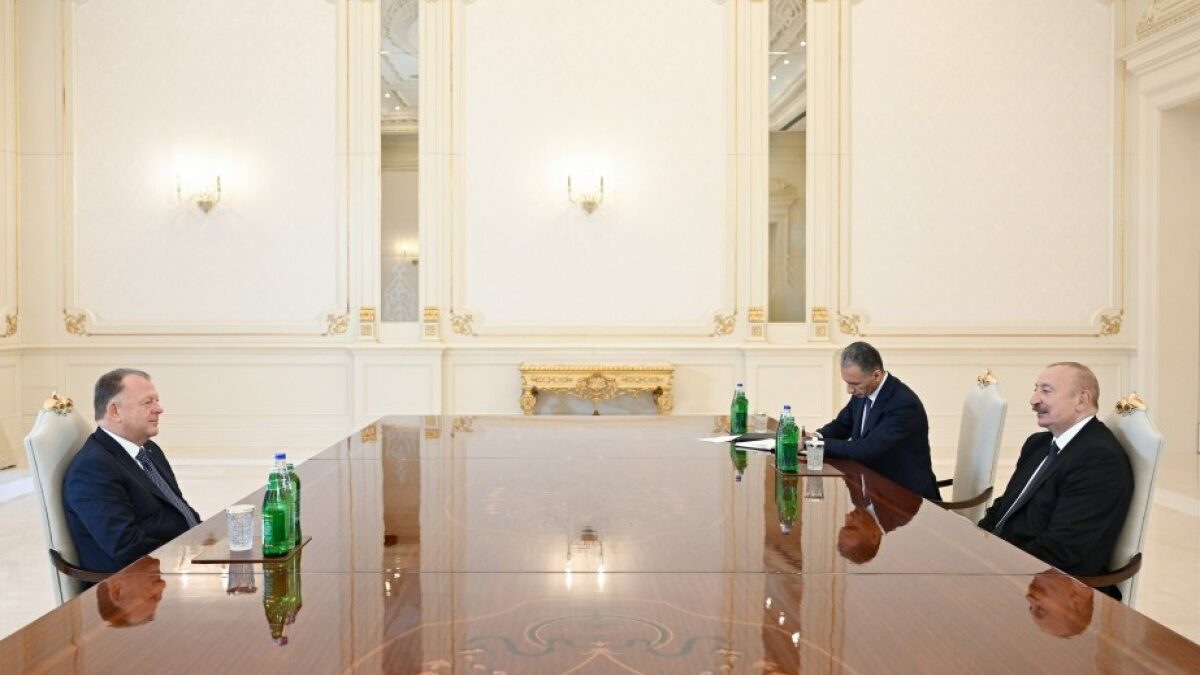 El presidente Ilham Aliyev recibió al presidente de la Federación Internacional de Judo