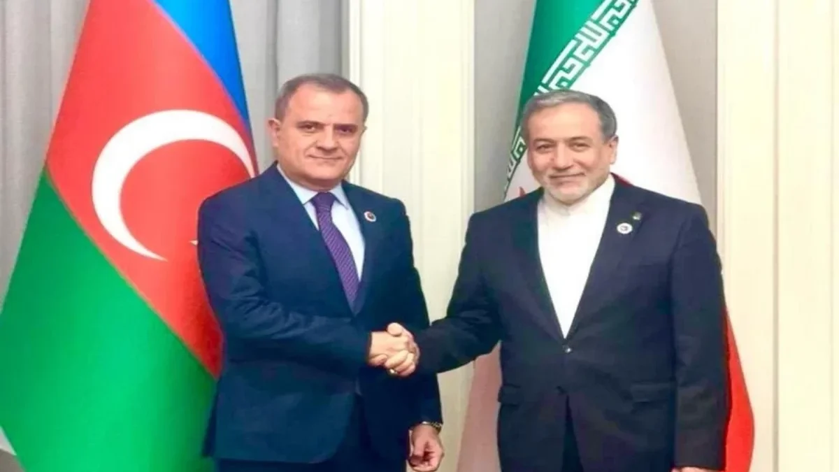 Ceyhun Bayramov habla por teléfono con el jefe de la Cancillería iraní