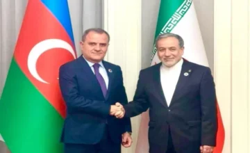 Ceyhun Bayramov habla por teléfono con el jefe de la Cancillería iraní