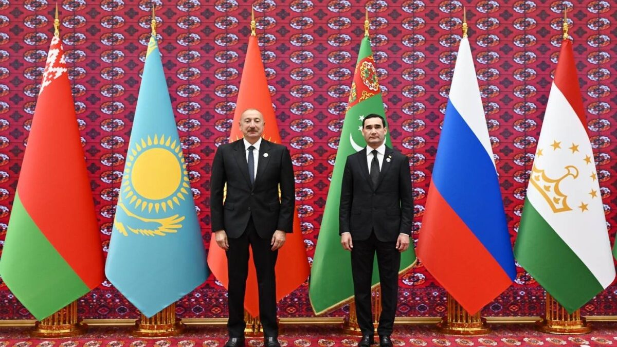 El presidente Ilham Aliyev llega al Complejo «Avaza» para participar en la reunión del Consejo de Jefes de Estado de la CEI – ACTUALIZADO