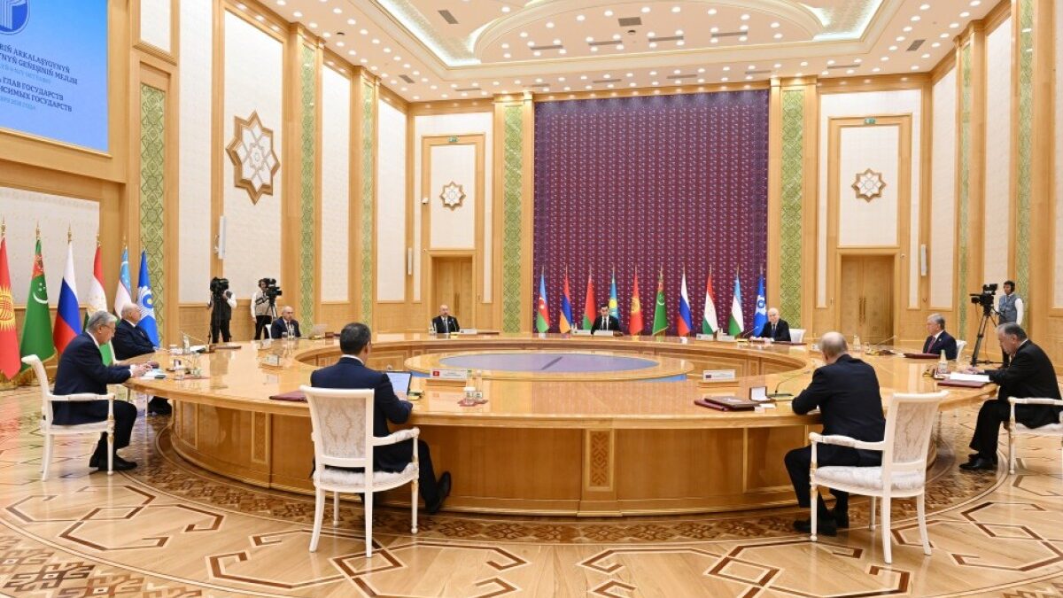 Se celebra una reunión del Consejo de Jefes de Estado de la CEI en Turkmenbashi en formato restringido, el Presidente Ilham Aliyev interviene en el evento – ACTUALIZADO