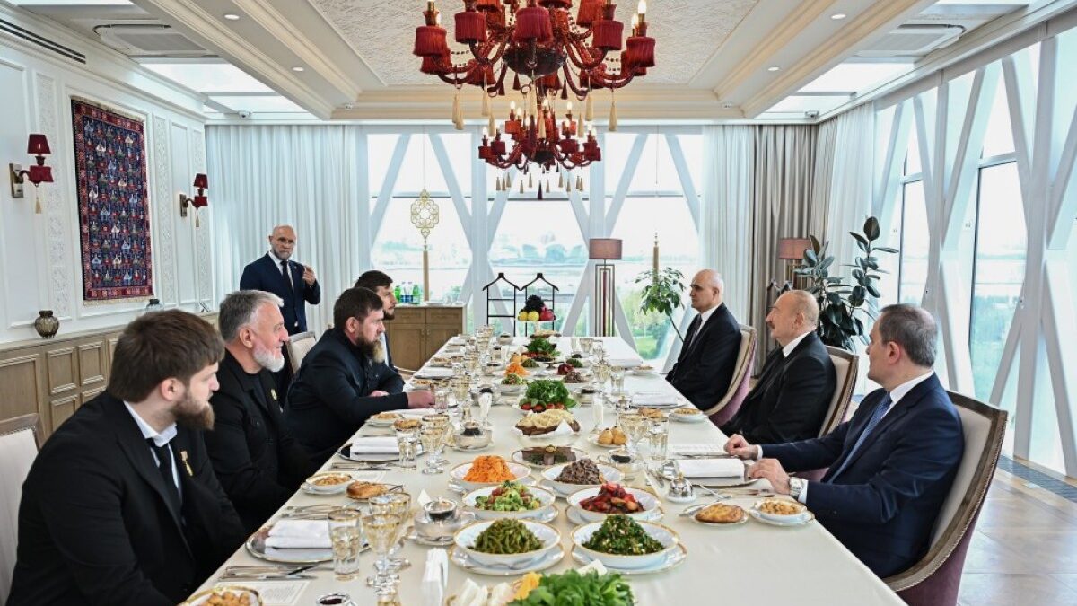 El presidente Ilham Aliyev y Ramzan Kadýrov compartieron un almuerzo