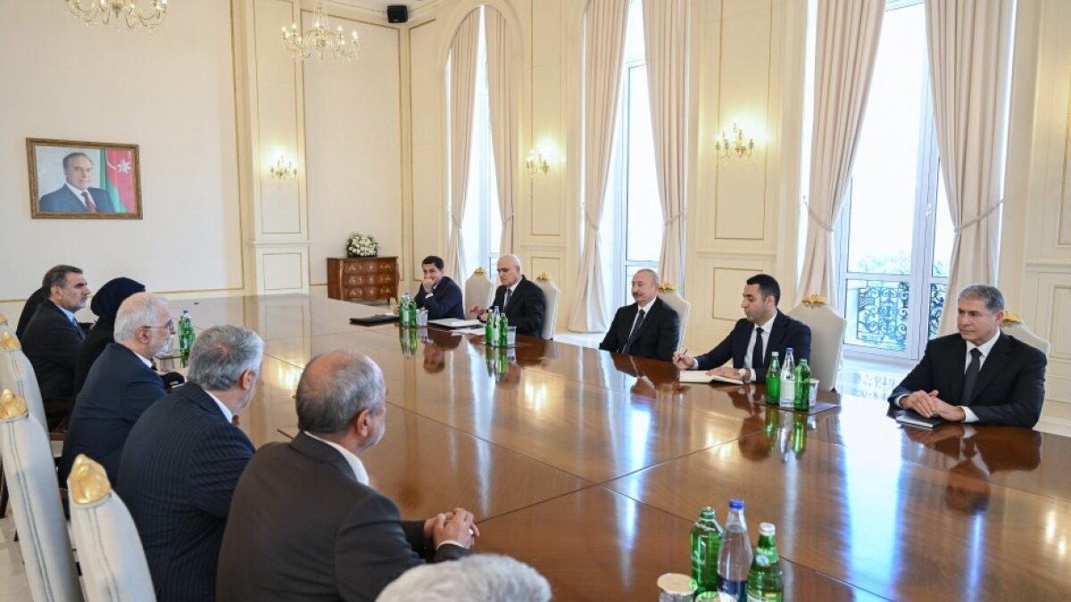 El presidente Ilham Aliyev recibe al ministro del Interior de Irán