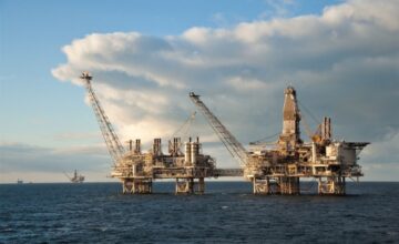 El precio del petróleo azerbaiyano supera los 131 dólares