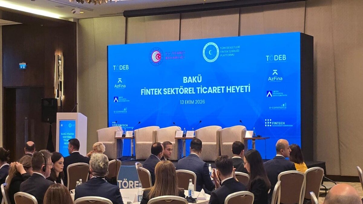 Los estados turcos discuten la cooperación en el sector FinTech en Bakú