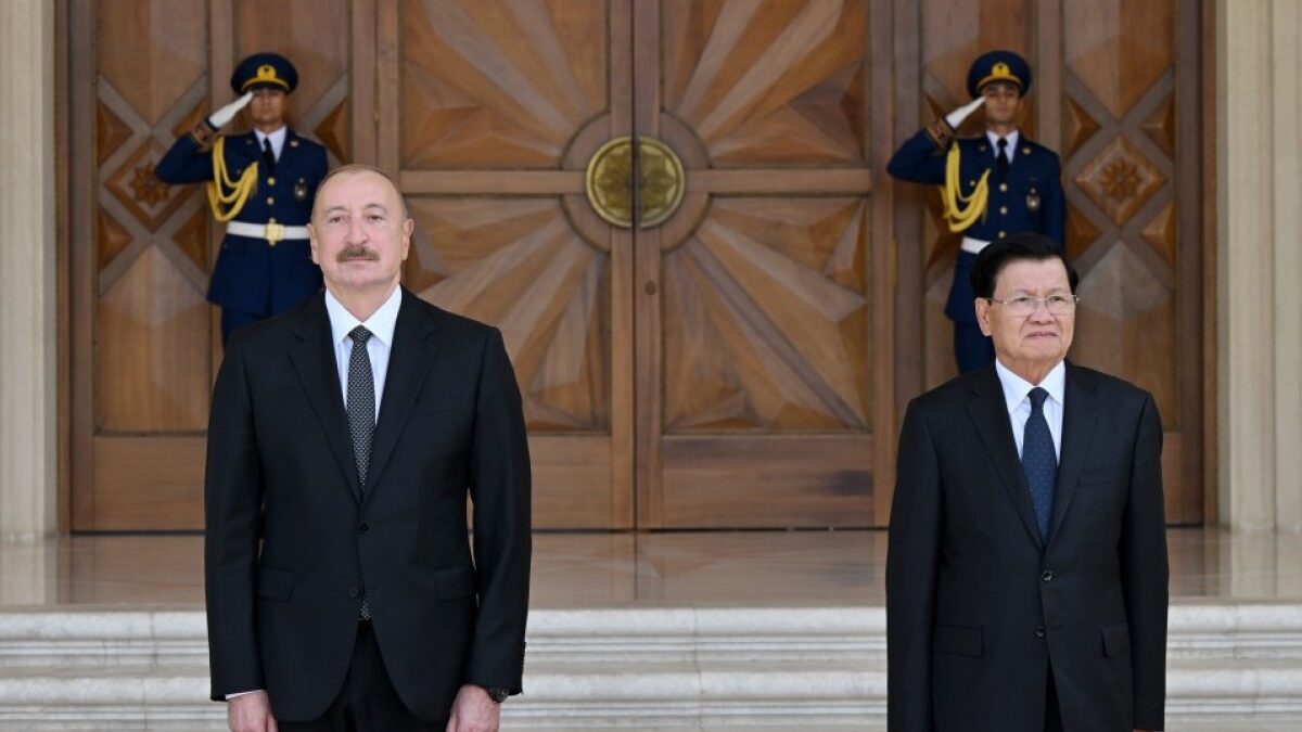 Ceremonia oficial de bienvenida al Presidente de Laos en Bakú