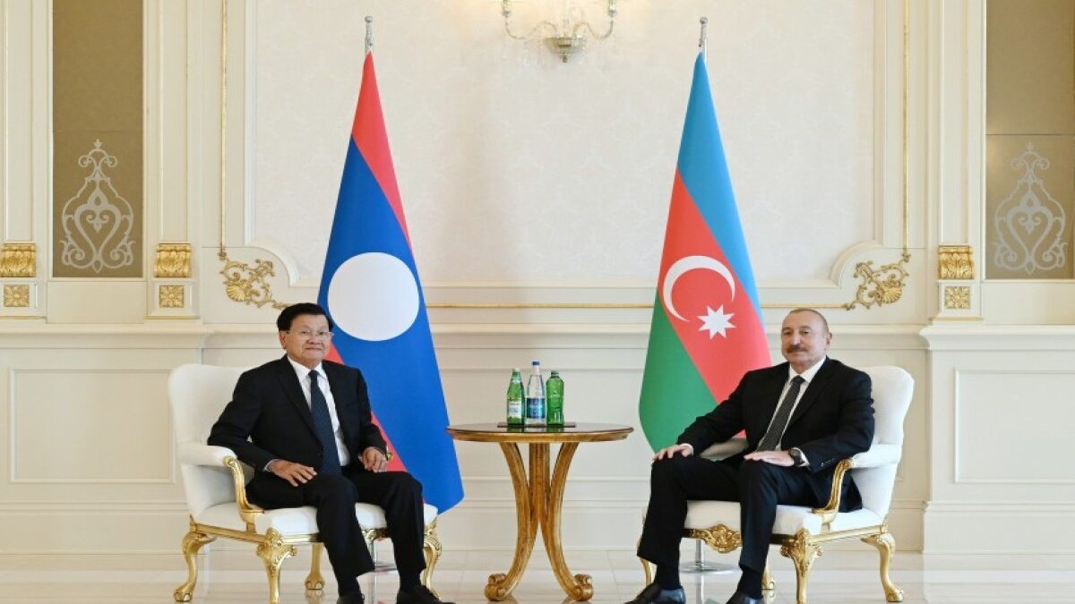 Reunión cara a cara entre los presidentes de Azerbaiyán y Laos