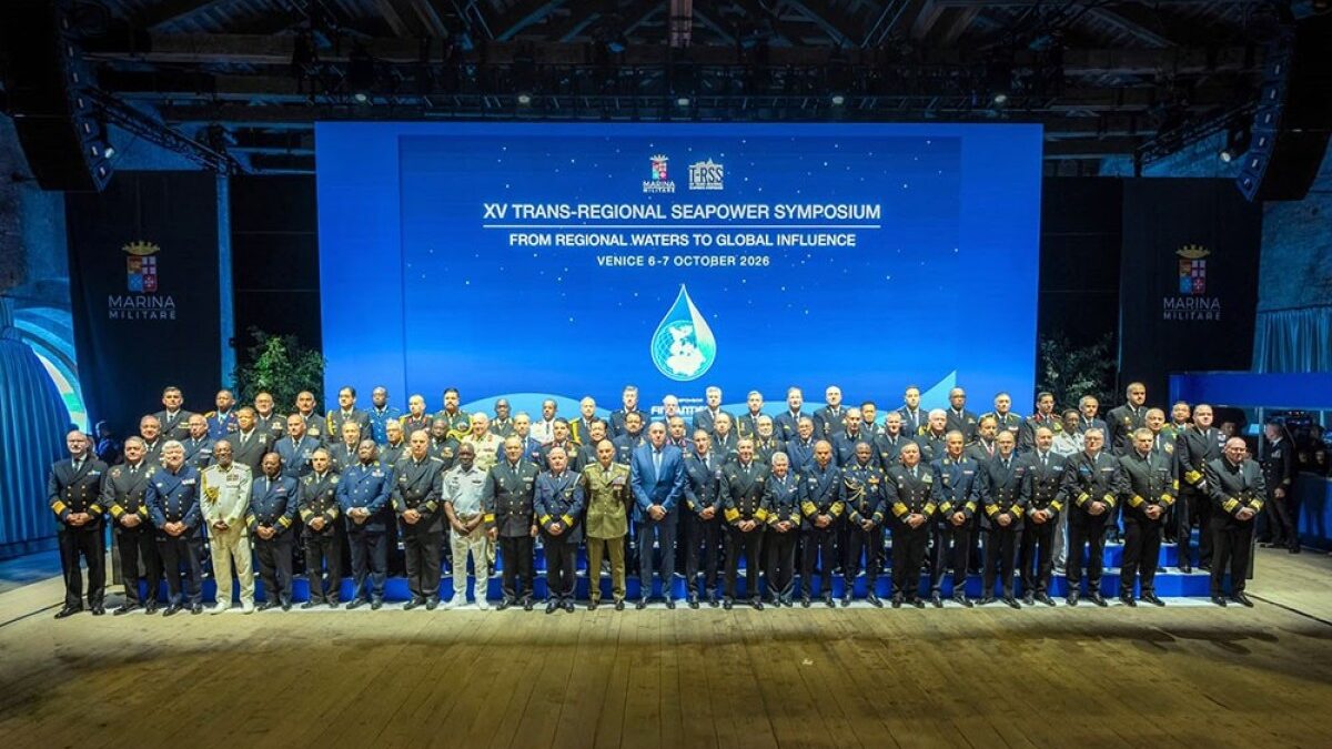 Comandante de la Armada de Azerbaiyán visita Italia