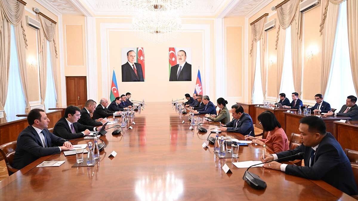 Reunión entre los Primeros Ministros de Azerbaiyán y Camboya en Bakú