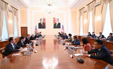 Reunión entre los Primeros Ministros de Azerbaiyán y Camboya en Bakú