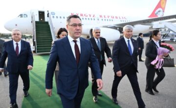Presidente de Kirguistán llega a Azerbaiyán