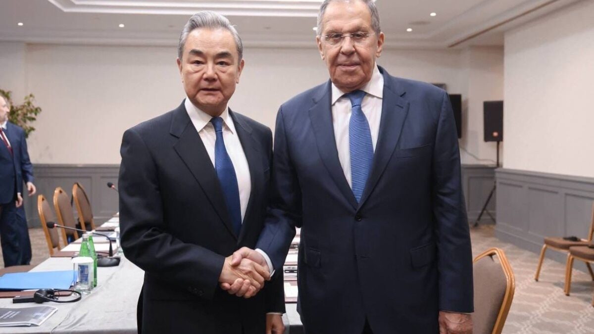 China y Rusia: Ministros de Exteriores se reúnen en Bakú