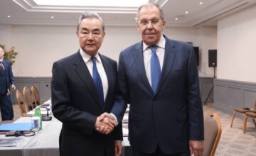 China y Rusia: Ministros de Exteriores se reúnen en Bakú