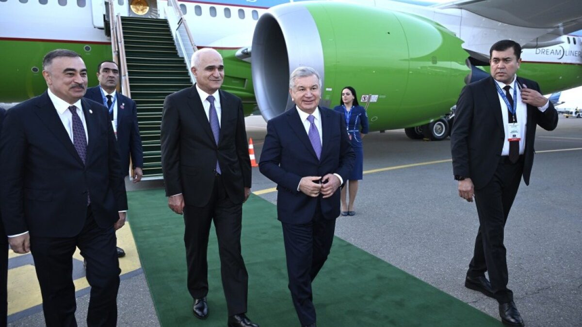 Shavkat Mirziyoyev llega a Bakú – ACTUALIZADO