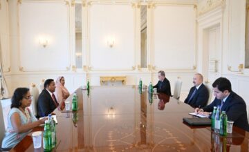 El presidente Ilham Aliyev recibió al Ministro de Asuntos Exteriores, Empleo Exterior y Turismo de Sri Lanka