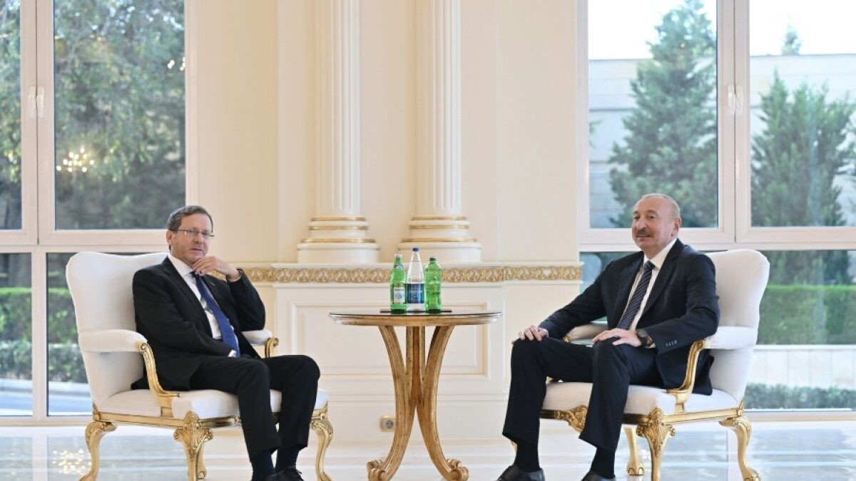 El Presidente Ilham Aliyev se reúne con el Presidente de Israel