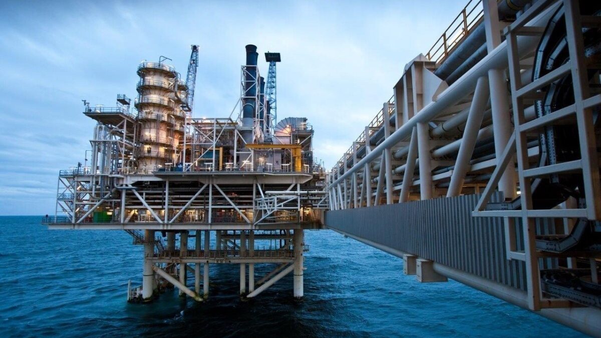 Petróleo de Azerbaiyán vendido por encima de 124 dólares