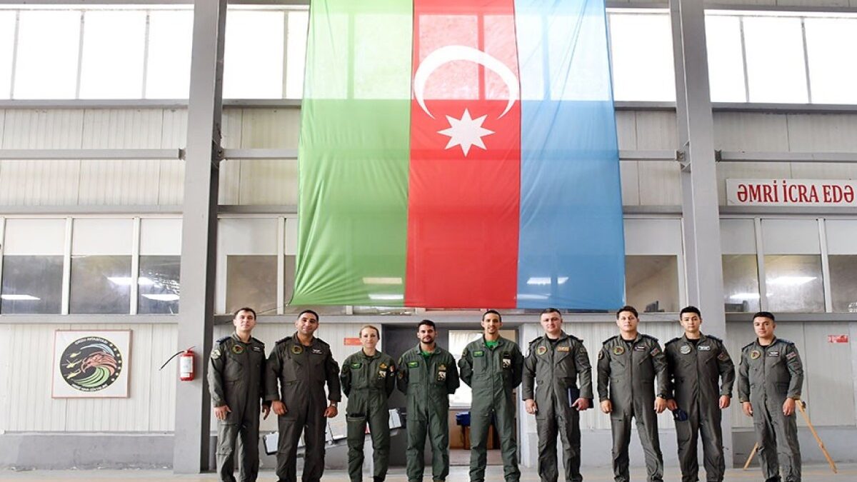 Militares italianos visitan Azerbaiyán