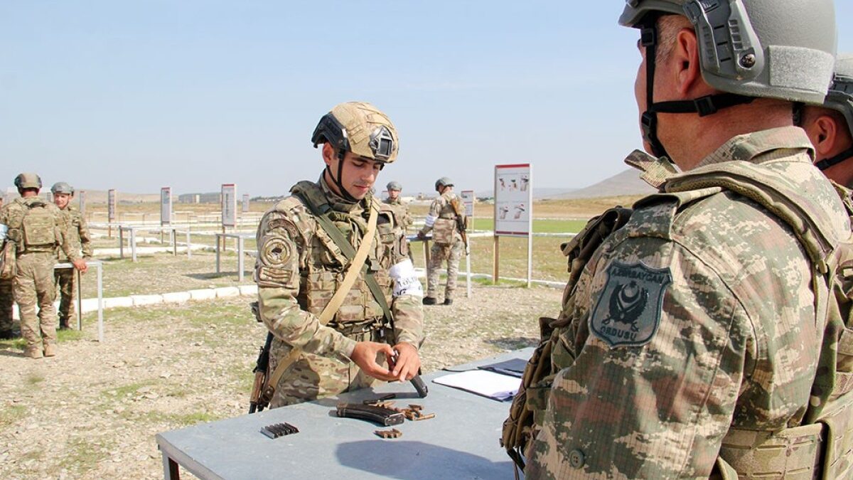 Continúa el entrenamiento de reservistas en una unidad de las Fuerzas de Propósito Especial de las Fuerzas Armadas de Azerbaiyán