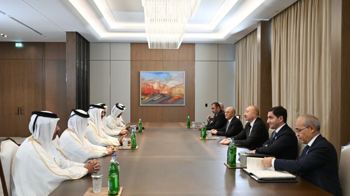 El presidente Ilham Aliyev se reúne con el Emir de Qatar
