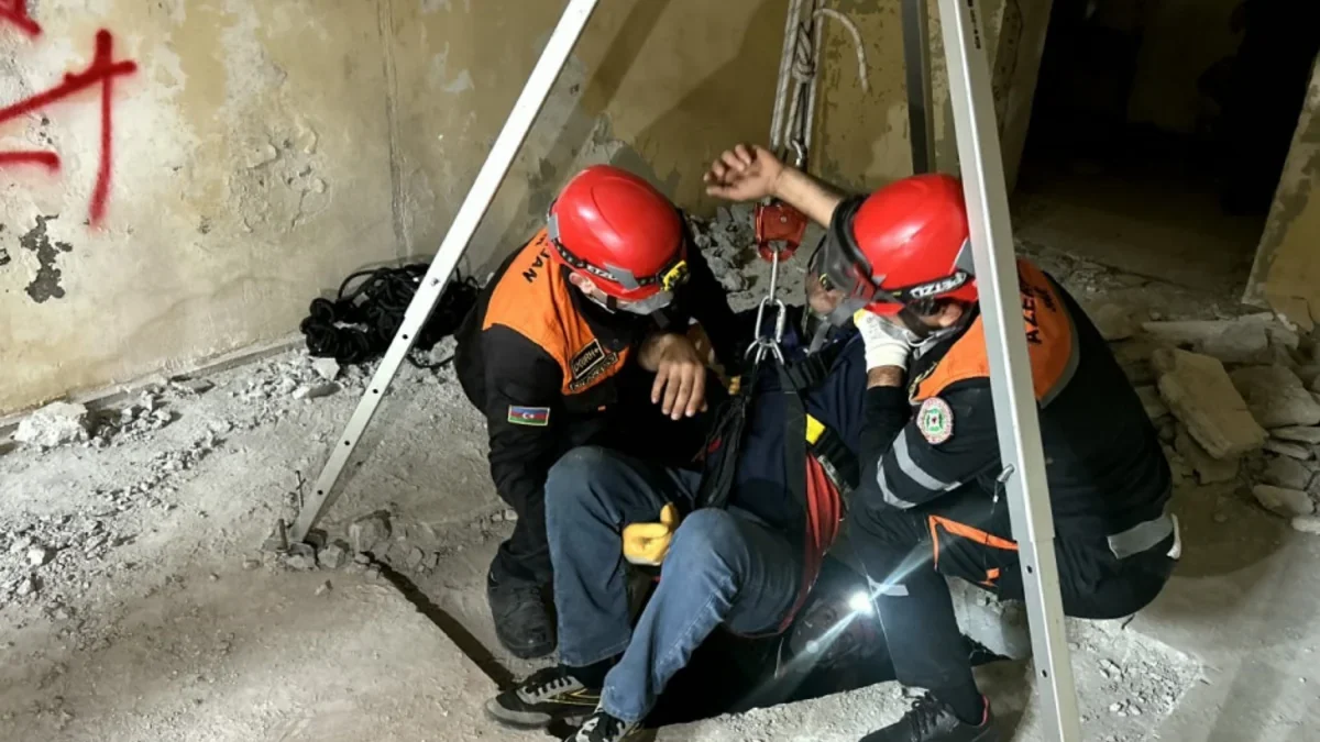 El Ministerio de Situaciones de Emergencia (MSE) de la Región de Mughan realiza un entrenamiento