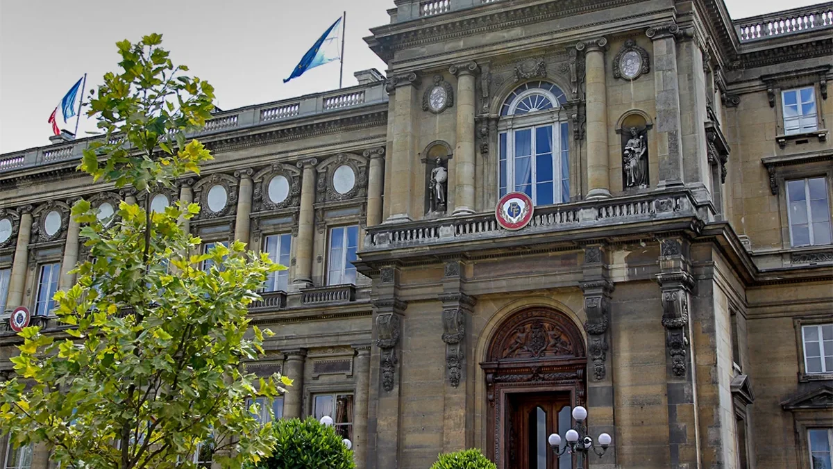 Embajador iraní convocado al Ministerio de Exteriores francés por desinformación sobre protestas