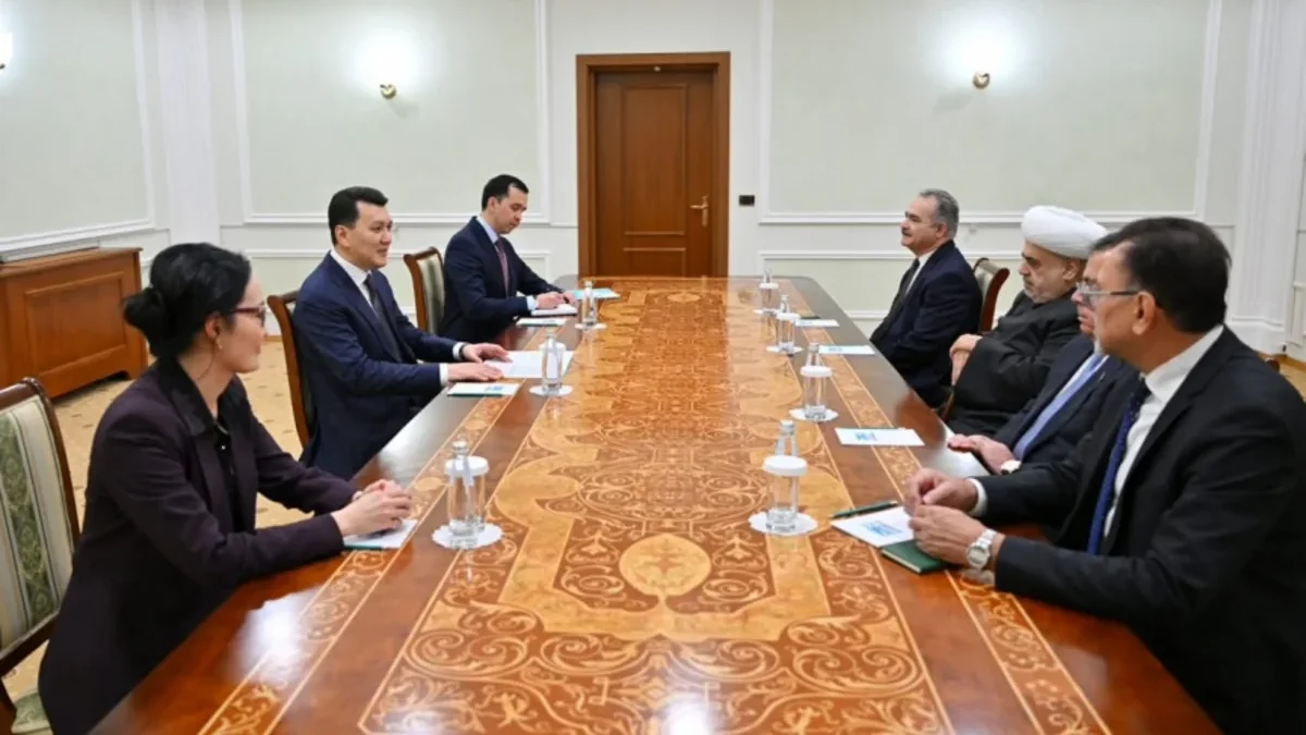 Allahshukur Pashazade discute las relaciones religiosas e interestatales con el Vicepresidente de Kazajistán