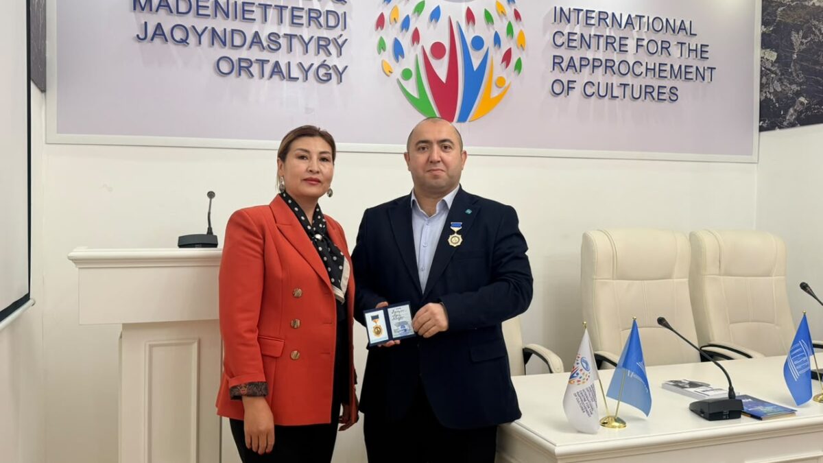 Aqil Alasgar es galardonado con la Orden de Tokayev en una conferencia internacional en Kazajistán – FOTOS