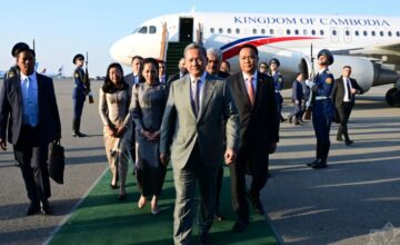 Ceremonia oficial de bienvenida al Primer Ministro de Camboya en Bakú
