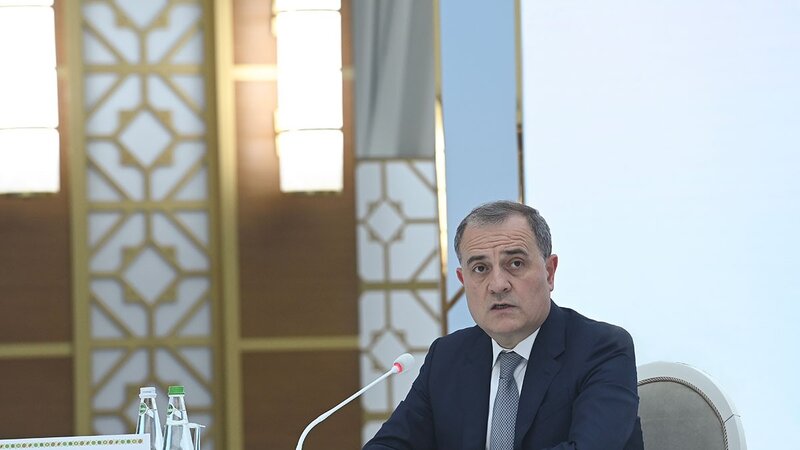 Jeyhun Bayramov habla sobre el creciente papel del Corredor Medio en Turkmenistán