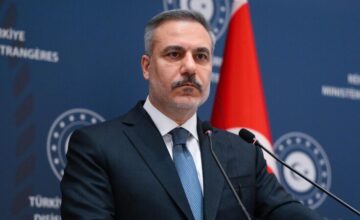 Hakan Fidan llega a Azerbaiyán