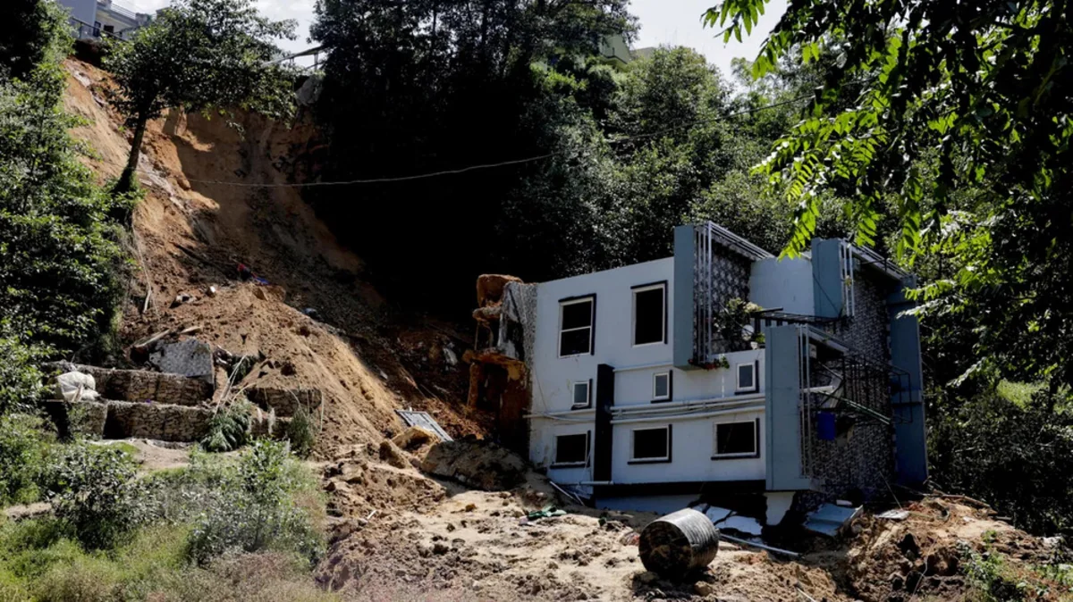 Inundaciones en Nepal destruyen casas y puentes, hay desaparecidos