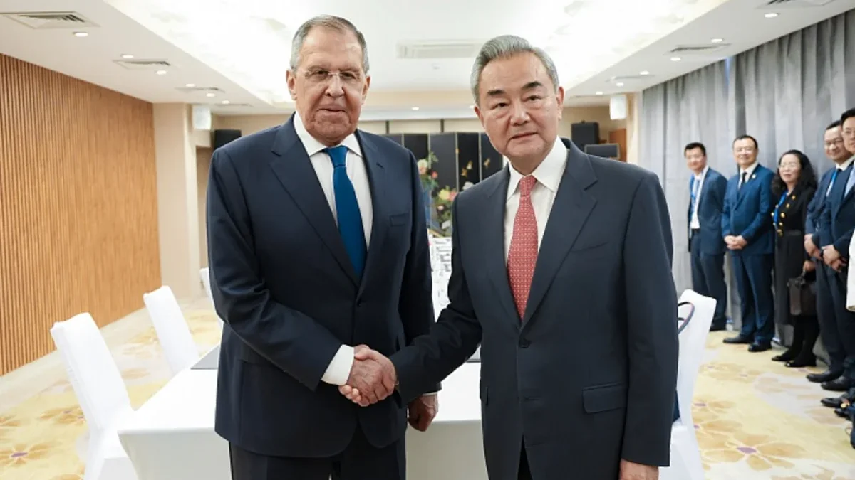 Lavrov y Van Yi discuten la cooperación en el marco de la CICA
