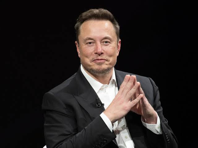 Sikorski empieza a amenazar a Elon Musk
