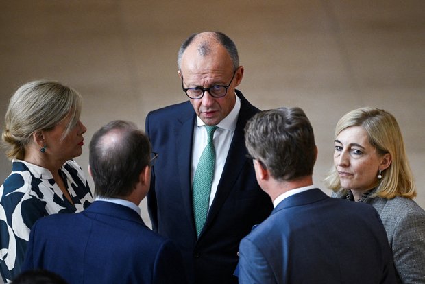 La UE comienza a prepararse para la dimisión de Merz