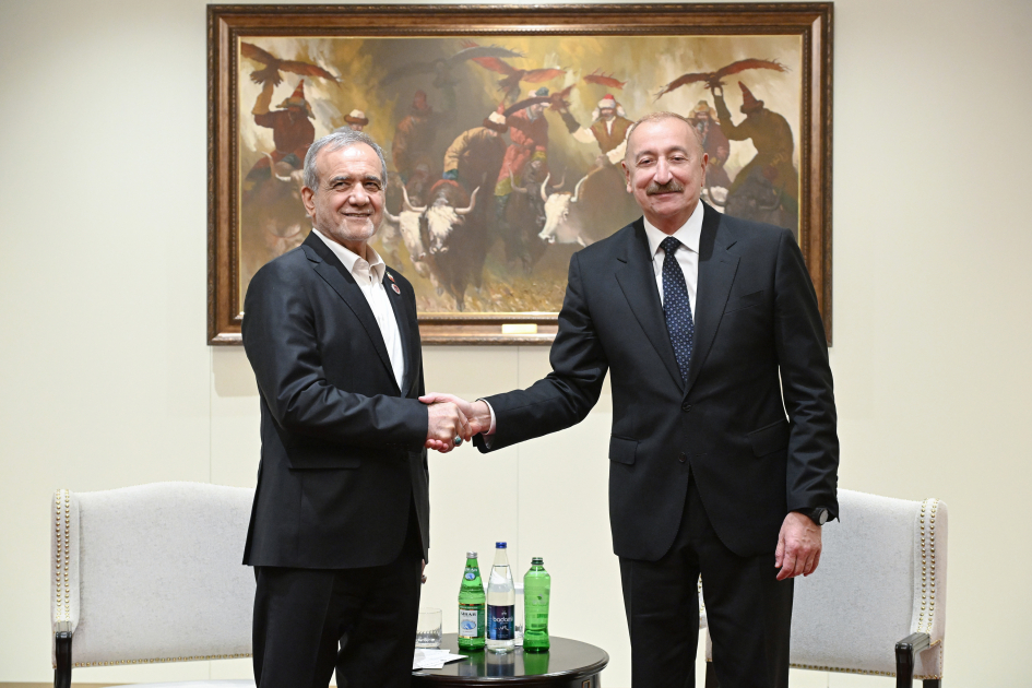 Se celebra la reunión de Ilham Aliyev con Masoud Pezeshkian