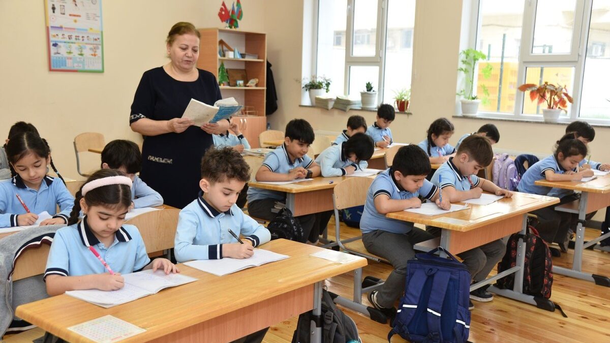 NÚMERO DE NIÑOS INSCRITOS EN LOS GRUPOS DE PREPARACIÓN ESCOLAR EN BAKÚ
