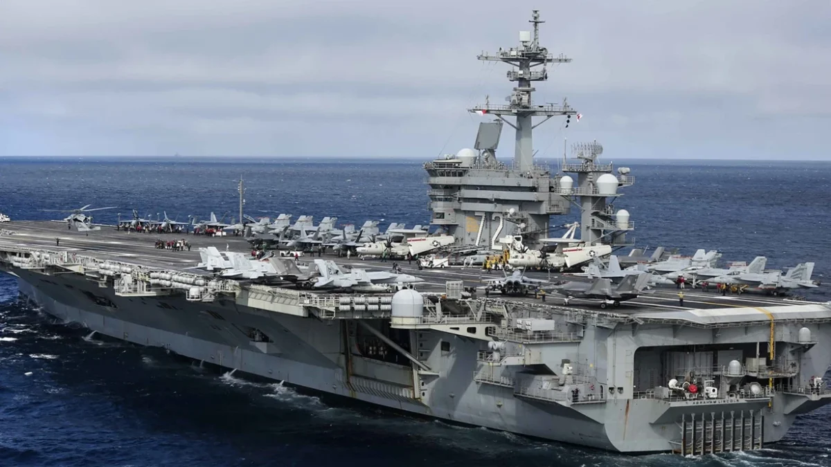 El portaaviones «USS Abraham Lincoln» regresa a EE.UU. después de 9 meses